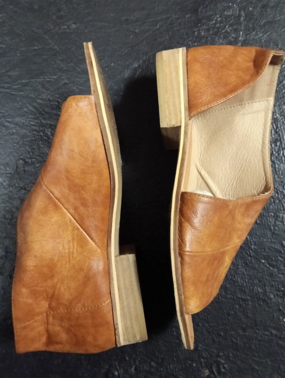 Catherine Malandrino Tan Open-Toe Leather Flats